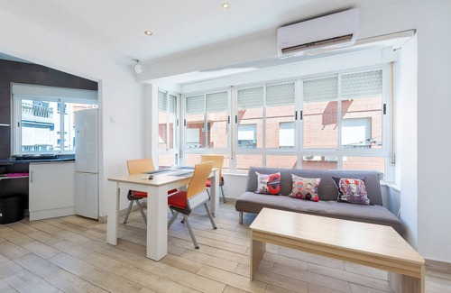 Almeria Apartment | Apartment 'Calle Jaul' with Wi-Fi and Air Conditioning