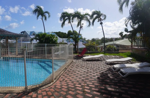Sainte-Anne Apartment | Apartment Camélia (500 m from the BEACH, with SWIMMING POOL)