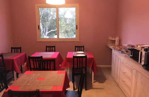 Contrada Pantano d'Arci Apartment | Apartment 'Camera 203 Con Balcone - Terrazza' with Mountain View, Wi-Fi and Air Conditioning