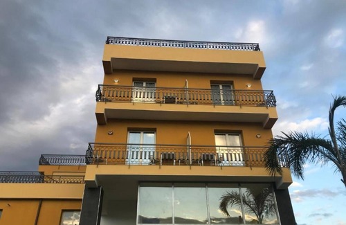 Contrada Pantano d'Arci Apartment | Apartment 'Camera 203 Con Balcone - Terrazza' with Mountain View, Wi-Fi and Air Conditioning