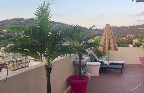 Prado - Republique Apartment | Apartment 'Cannois Avec Rooftop' with Sea View, Private Terrace and Wi-Fi