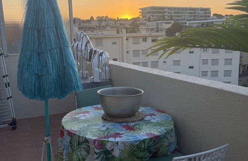 Prado - Republique Apartment | Apartment 'Cannois Avec Rooftop' with Sea View, Private Terrace and Wi-Fi