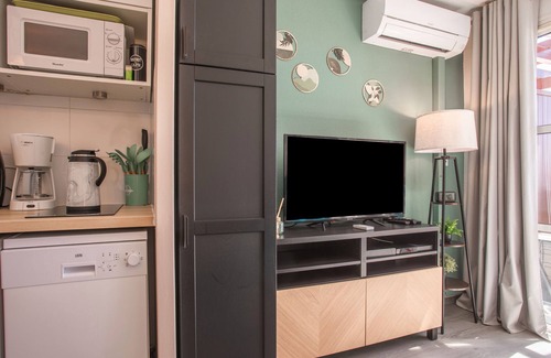 Cap Esterel Apartment | Apartment 'Cap Esterel - Piscine' with Sea View, Wi-Fi and Air Conditioning