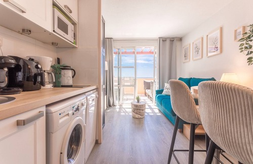 Cap Esterel Apartment | Apartment 'Cap Esterel - Piscine' with Sea View, Wi-Fi and Air Conditioning