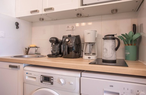Cap Esterel Apartment | Apartment 'Cap Esterel - Piscine' with Sea View, Wi-Fi and Air Conditioning