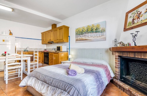 Orba Apartment | Apartment 'Carrebaix' with Wi-Fi and Air Conditioning