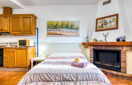 Orba Apartment | Apartment 'Carrebaix' with Wi-Fi and Air Conditioning