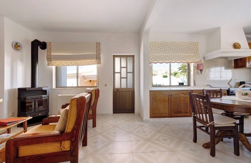 Funchal Apartment | Apartment 'Casa Atlântico nº3' close to the Sea with Shared Pool & Wi-Fi