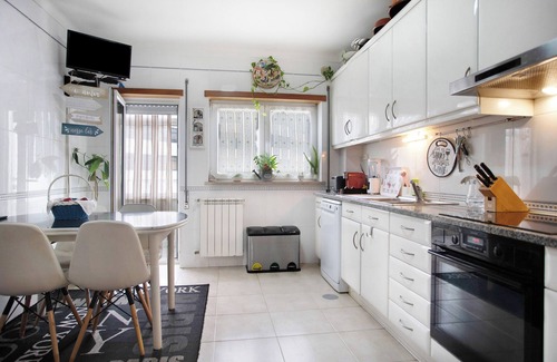 Figueira da Foz Apartment | Apartment 'Casa Da Mãe Maria' with Sea View, Shared Terrace and Wi-Fi