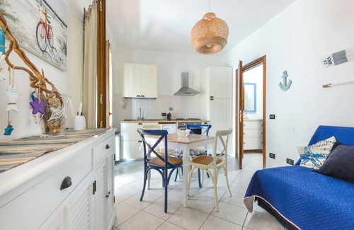 Marina di Campo Apartment | Apartment 'Casa Eucalipto' close to the Beach with Garden & A/C