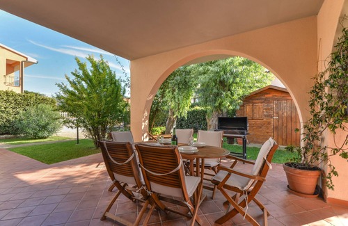 Marina di Campo Apartment | Apartment 'Casa Eucalipto' close to the Beach with Garden & A/C