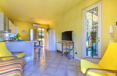 Cavo Apartment | Apartment 'Casa Minnie' with Private Terrace, Wi-Fi and Air Conditioning