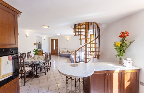 Vesio Apartment | Apartment 'Casa Rita App 1' with Terrace, Shared Garden and Wi-Fi