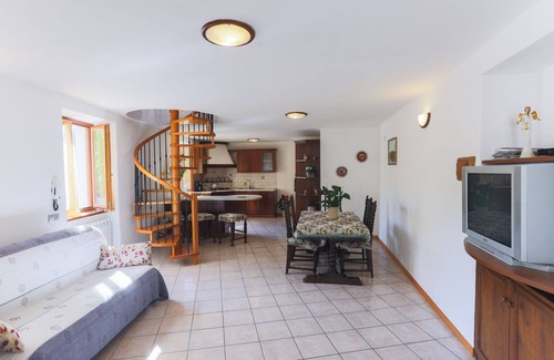 Vesio Apartment | Apartment 'Casa Rita App 1' with Terrace, Shared Garden and Wi-Fi