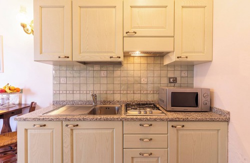 Serre di Rapolano Apartment | Apartment 'Casa Titty' with Private Garden and Wi-Fi