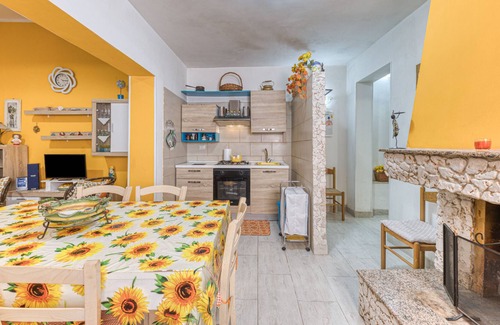 Giurdignano Apartment | Apartment 'Casa Vacanze Vicino A Otranto' with Private Terrace and Air Conditioning