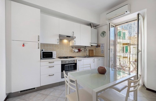 Loano Apartment | Apartment 'Casa Vacanza Nel Cuore Di Loano' with Balcony, Wi-Fi and Air Conditioning