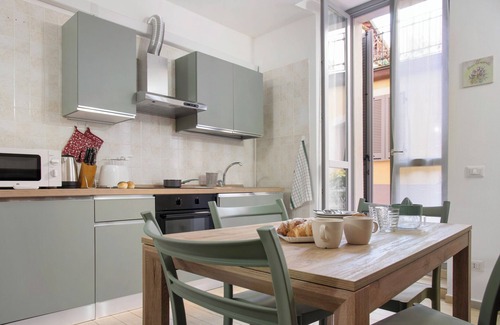 Monvalle Apartment | Apartment 'Casa Vincenza Lago Maggiore' with Private Terrace, Wi-Fi and Air Conditioning