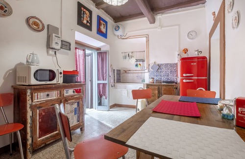 Vitorchiano Apartment | Apartment "Casetta dei Nonni" with Balcony & Wi-Fi