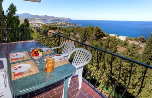 Llanca Apartment | Apartment Cathy by Interhome
