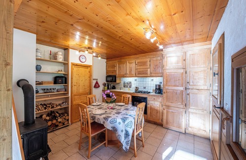 Queige Apartment | Apartment 'Chalet La Vourze' with Shared Terrace, Balcony and Wi-Fi