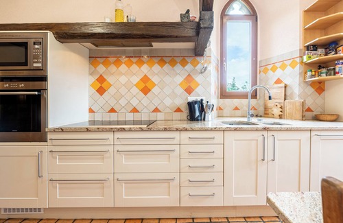 Alby-sur-Cheran Apartment | Apartment 'Château De Montpon - Grand Logement' with Shared Garden and Wi-Fi