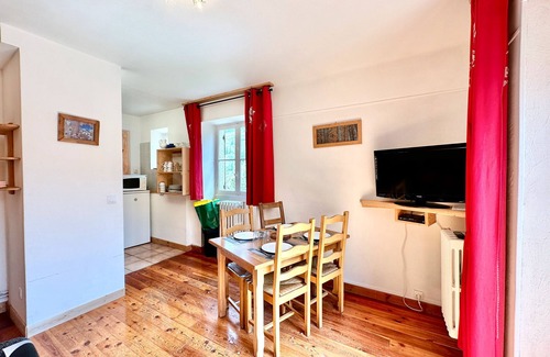 Ristolas Apartment | Apartment 'Chez Agathe Au Chalet De Segure' with Mountain View, Shared Garden and Wi-Fi