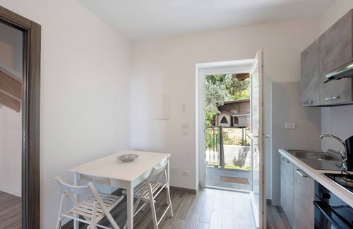 Cogoleto Apartment | Apartment 'Chiara Du Ciapin - Osservatorio' with Sea View, Shared Garden and Air Conditioning