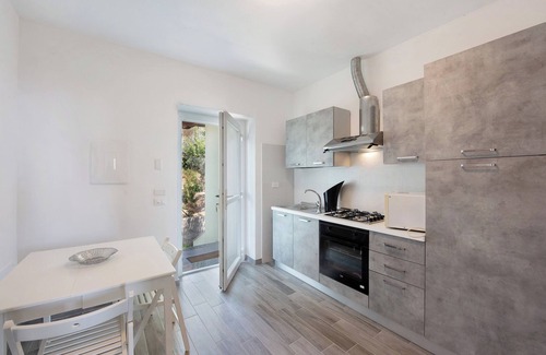 Cogoleto Apartment | Apartment 'Chiara Du Ciapin - Osservatorio' with Sea View, Shared Garden and Air Conditioning