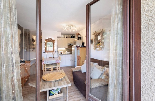 Sainte-Leocadie Apartment | Apartment 'Cocoon for Two in the Mountains' with Mountain View, Balcony and Wi-Fi