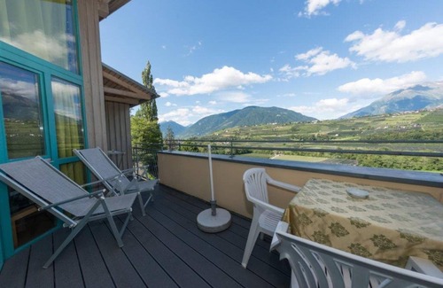 Schenna Apartment | Apartment 'Comfort 6' with Mountain View, Shared Terrace and Wi-Fi