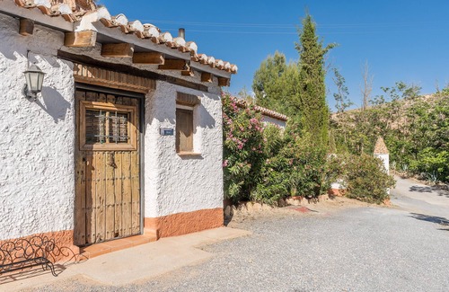 Guadix Apartment | Apartment 'Cueva Beso' with Mountain View, Shared Pool and Wi-Fi