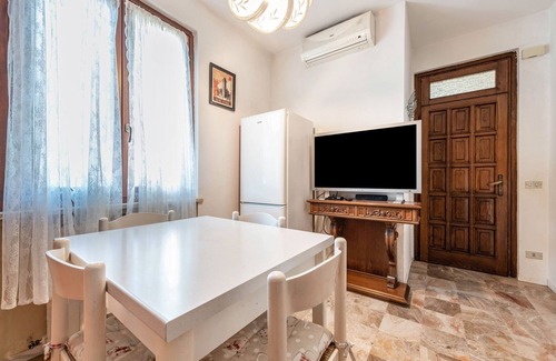 Rivoltella Apartment | Apartment 'Desenzano Bilocale Con Posto Auto' with Shared Garden