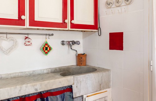 Carrara Apartment | Apartment 'Da Nonno Mò' with Shared Garden