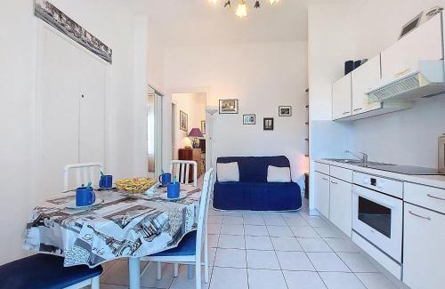 Pontaillac Apartment | Apartment de la Plage et d'Angleterre by Interhome
