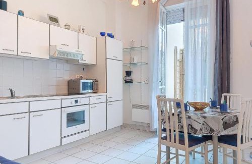 Pontaillac Apartment | Apartment de la Plage et d'Angleterre by Interhome