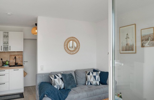 Horumersiel Apartment | Apartment 'Deichblick - In 5 Min Am Meer' with Balcony and Wi-Fi