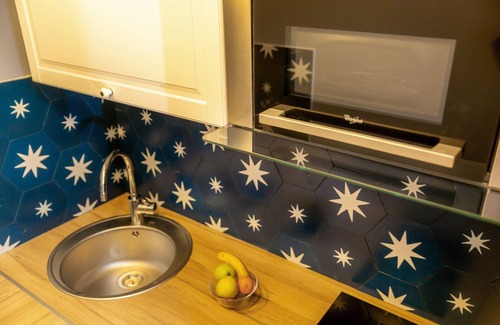 Opera Apartment | Apartment-Deluxe-Wet room-Courtyard view-D7 Marine