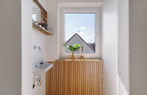 Voehringen Apartment | Apartment 'Deluxe' with Balcony and Wi-Fi