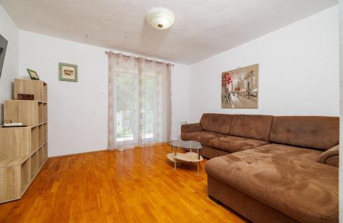 Veljun Primorski Apartment | Apartment Dijana