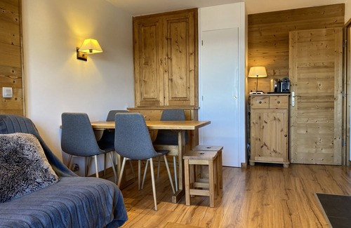 Meribel-Mottaret Apartment | Apartment ,Direct access to the slopes,4-6 persons,35 m2,beautiful view,wifi