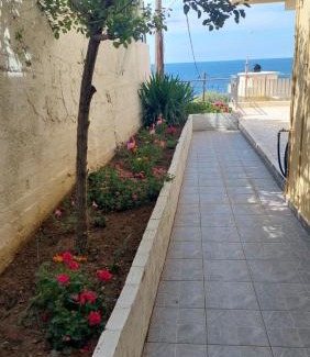 Plomari Apartment | Apartment Dolphins