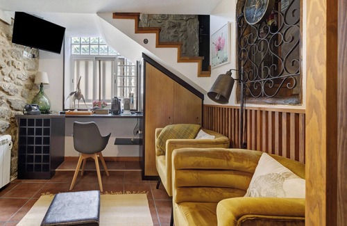 Melgaco Apartment | Apartment 'Dos Amores' with Lake View, Wi-Fi and Air Conditioning