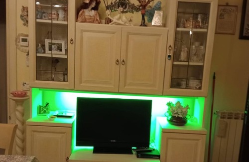 Santa Maria del Giudice Apartment | Apartment 'Due Cuori E Una Capanna Lucca' with Mountain View, Private Garden and Air Conditioning