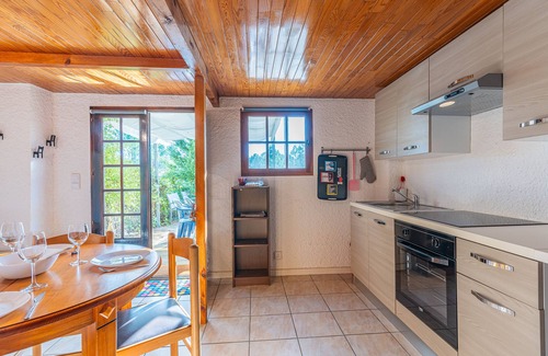 Naujac-Sur-Mer Apartment | Apartment 'Duplex En Residence Tennis Piscine' with Shared Pool, Private Terrace and Wi-Fi