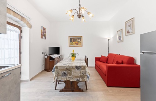 Scano di Montiferro Apartment | Apartment 'Erato' with Sea View, Wi-Fi and Air Conditioning
