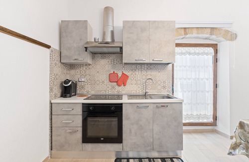 Scano di Montiferro Apartment | Apartment 'Erato' with Sea View, Wi-Fi and Air Conditioning