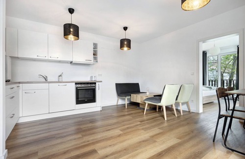 Eidelstedt Apartment | Apartment 'Eidelstedt Zentrale Lage' with Balcony and Wi-Fi