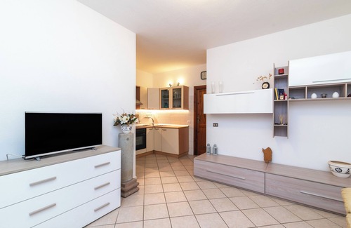San Teodoro City Centre Apartment | Apartment 'Elegante Appartamento Centro' with Private Terrace and Private Garden