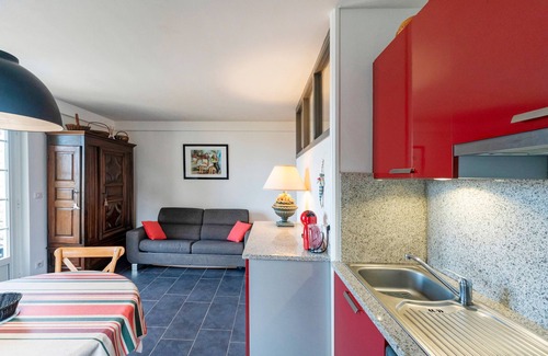 Ciboure Apartment | Apartment 'Entre Terre Et Mer' with Sea View, Private Terrace and Wi-Fi